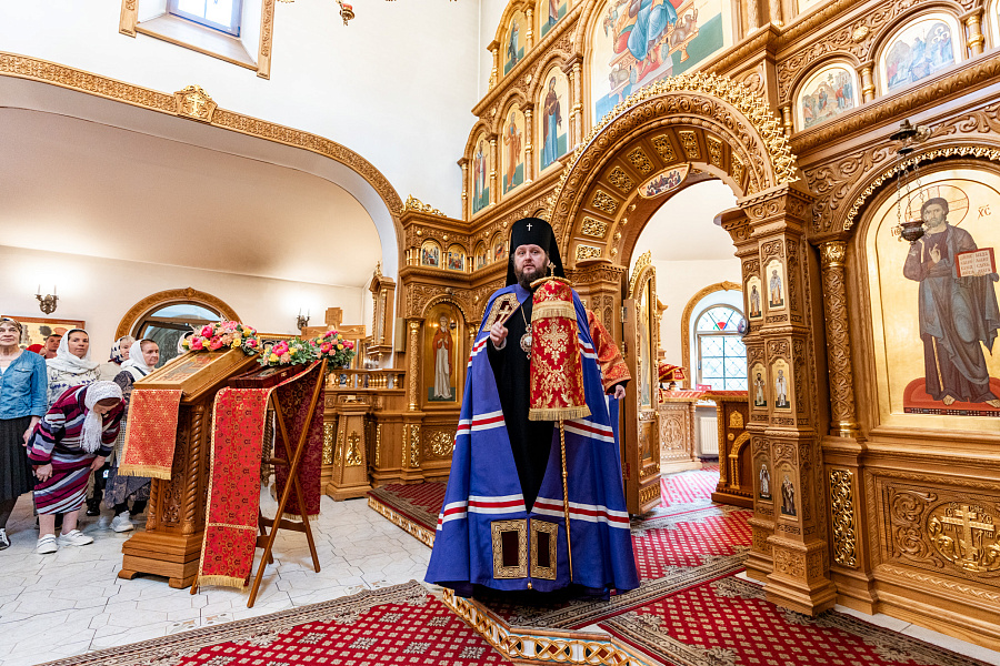 Божественная литургия в храме иконы Божией Матери «Нечаянная Радость» в посёлке санатория «Подмосковье» г.о. Домодедово